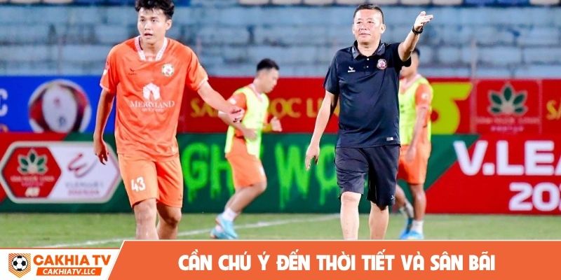 Cần chú ý đến thời tiết và sân bãi