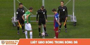 Luật giao bóng trong bóng đá